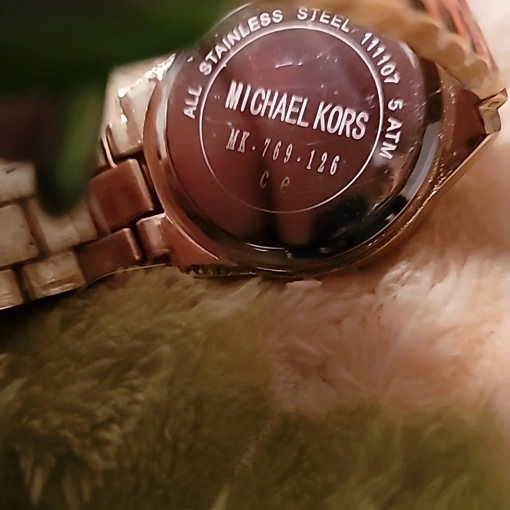 NEW Michael Kors Watch MK-769-126 Chronograph Style‎ Watch Goldtone